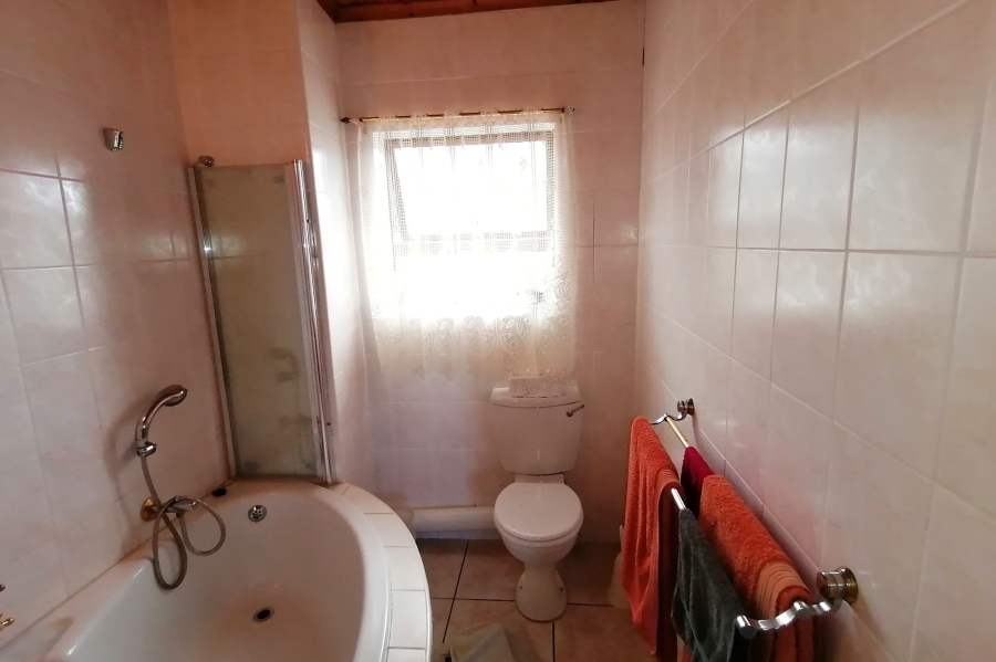 6 Bedroom Property for Sale in Bergsig Western Cape